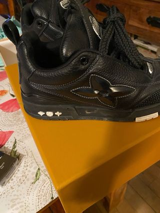 Scarpe Louis Vuitton Skate nere con scatola