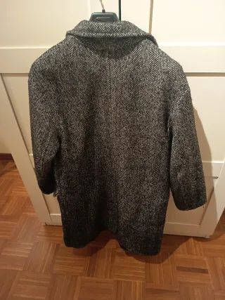 Abrigo Bershka Negro y Gris