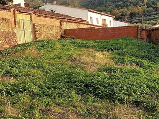 Solar Cáceres 456 m² con agua y energía eléctrica