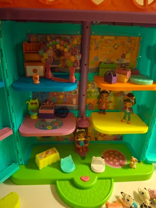 Casa delle bambole Gabby con personaggi