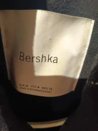 Abrigo negro Bershka