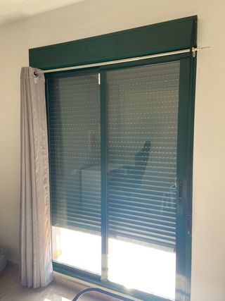 Ventanal corredero con persiana