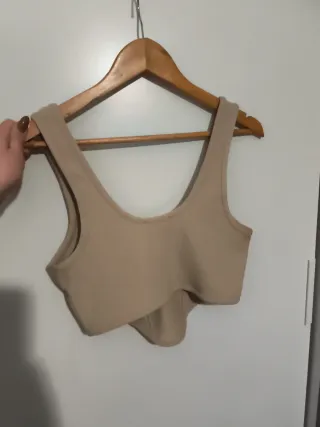 Top Bershka beige sin usar Talla L