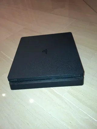 Vendo PlayStation 4 Slim en buen estado