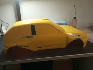 Carrocería RC 1/7 1/8 Amarilla