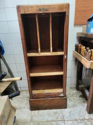 Buró de oficina antiguo de madera