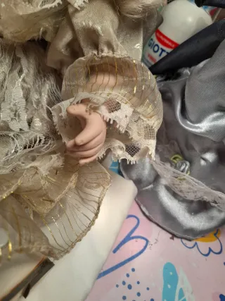 Bambola porcellana vintage con abito pizzo