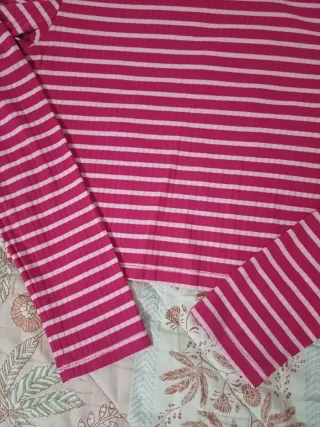 Camiseta de rayas rosa