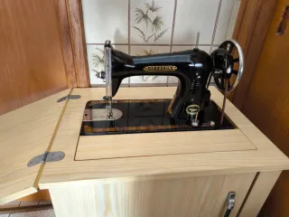 Máquina de coser antigua Hexagon