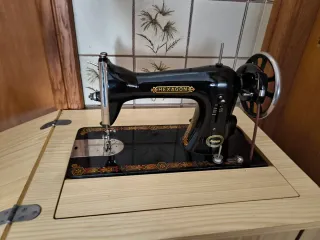 Máquina de coser antigua Hexagon