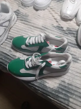 Deportivas Prada Verdes y Blancas.