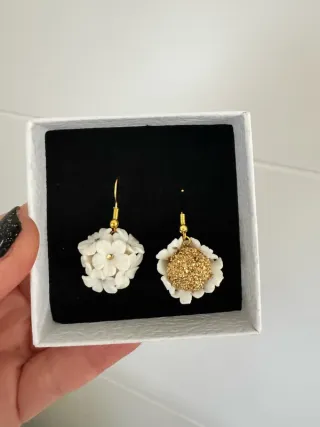Pendientes Cera Blanca y Dorados