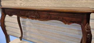Mesa auxiliar antigua de madera