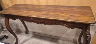Mesa auxiliar antigua de madera