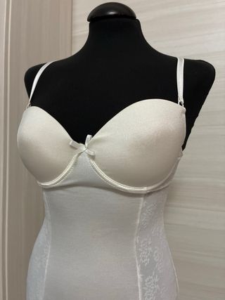 Sottoveste bianca con pizzo