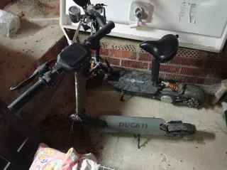 2 Patinetes Eléctricos (Ecoxtrem 60km y Ducati25km