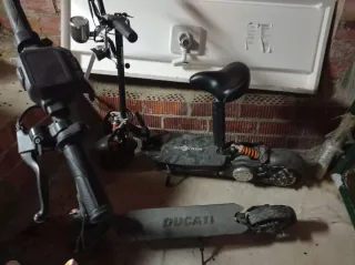 2 Patinetes Eléctricos (Ecoxtrem 60km y Ducati25km