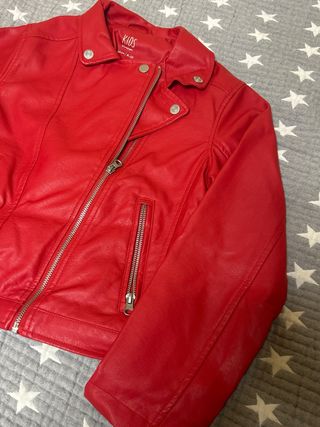 Cazadora roja imitación Cuero Talla 9/10