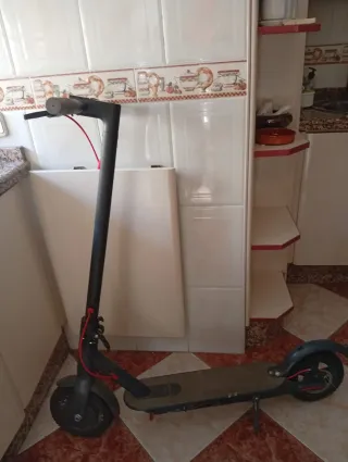 Patinete eléctrico negro