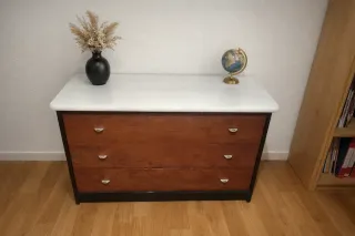 Cómoda elegante de madera