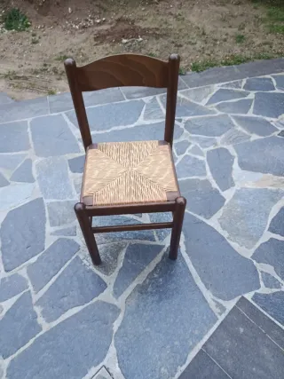 Sedia in legno con seduta in rattan