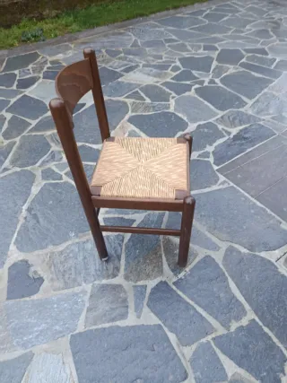 Sedia in legno con seduta in rattan