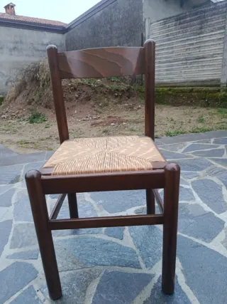 Sedia in legno con seduta in rattan