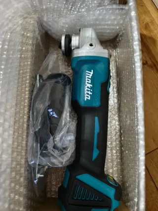 Amoladora radial Makita a batería