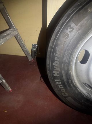 Continental Hybrid LS3 Camión Llanta