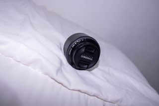 Cámara Canon EOS 1300D Negra con dos objetivos.