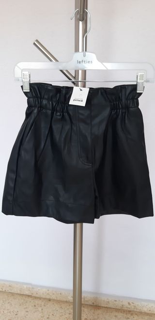 Pantalón corto de cuero. Nuevo sin estrenar y con