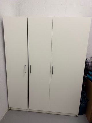 Armario Ikea blanco 3 puertas