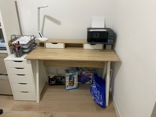 Escritorio madera y blanco