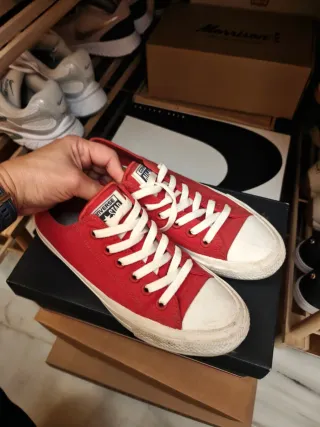 Varias zapatillas sin apenas uso