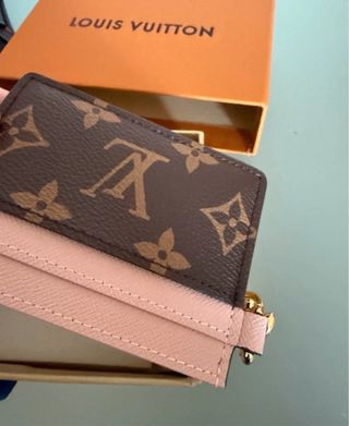 Tarjetero femenino Louis Vuitton charms