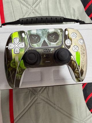 Mando PS5 con stickers de Call of Duty MW2