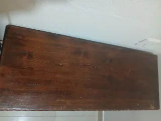 Mesa de madera tallada antigua