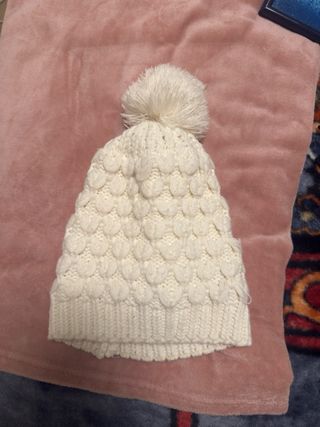 Gorro de lana blanco con pompón