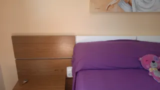 Mueble de dormitorio y mesitas de madera