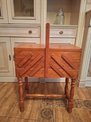Costurero de madera vintage