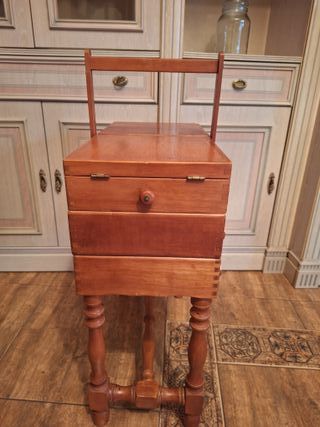 Costurero de madera vintage