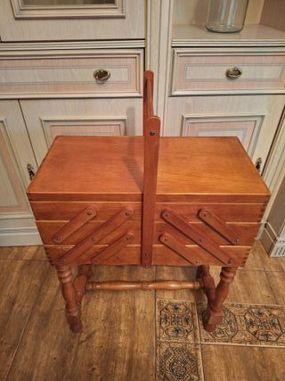 Costurero de madera vintage