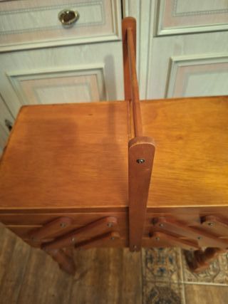 Costurero de madera vintage