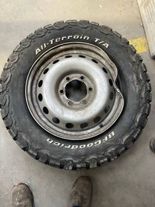 Neumático todoterreno nuevo