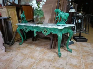 Consola antigua lacada verde y dorada