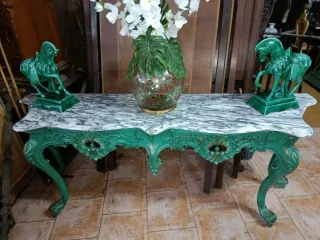 Consola antigua lacada verde y dorada