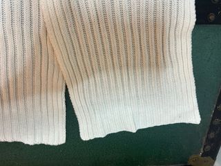 Sciarpa lunga in maglia bianca