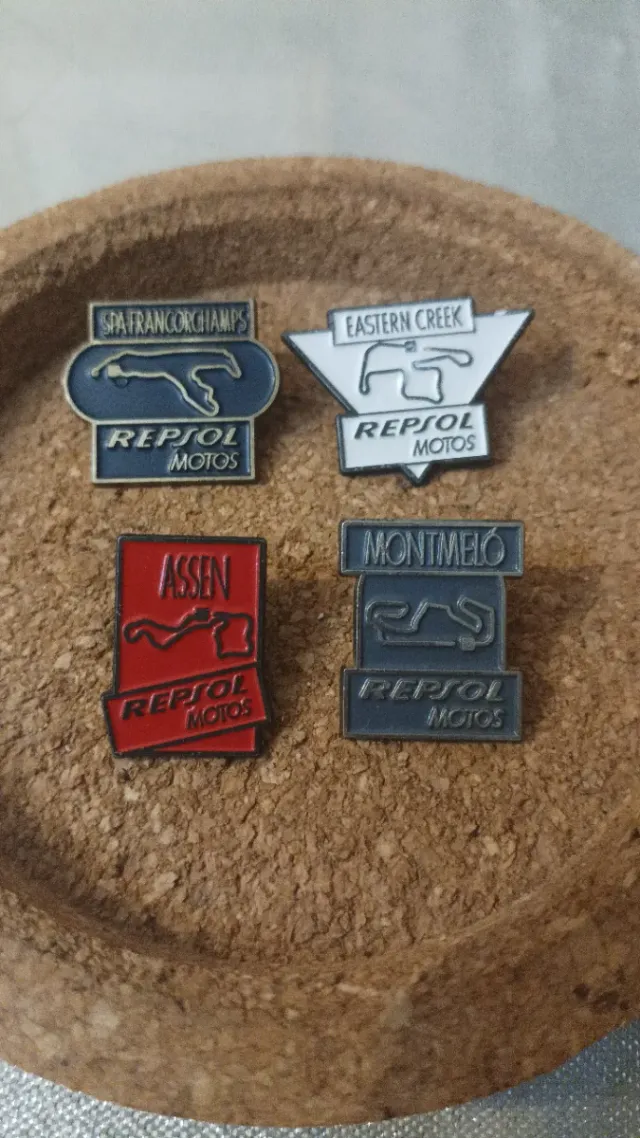 Lote 4 pins Repsol Circuitos Motos