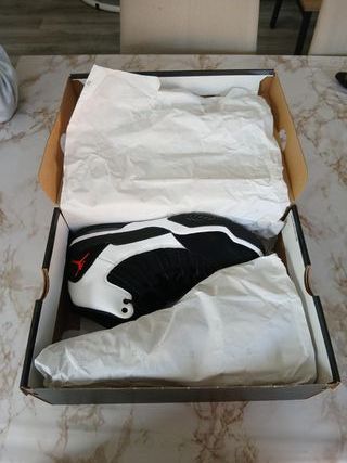 Jordan Max Aura Talla 43 Negro Blanco