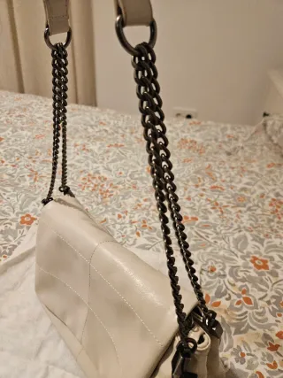 Bolso cadena Zara color crema